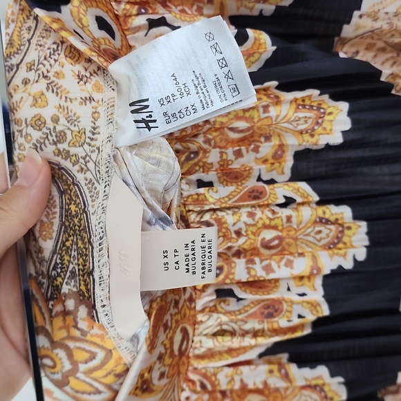 Pleated Pants - Picture 2 of 2